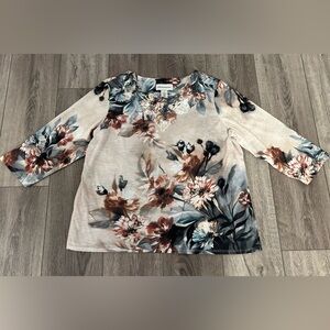 Alfred Dunner 3/4 Sleeve Studded Cream/Blue Floral knit Top M